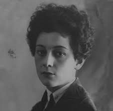 ELENE AKHVLEDIANI